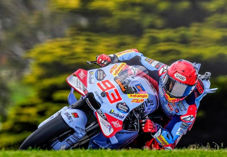 Marc M&aacute;rquez lider&oacute; el doblete del Gresini Racing MotoGP escoltado por su hermano Alex.