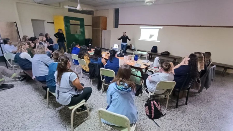 Un instante de la charla de ayer.