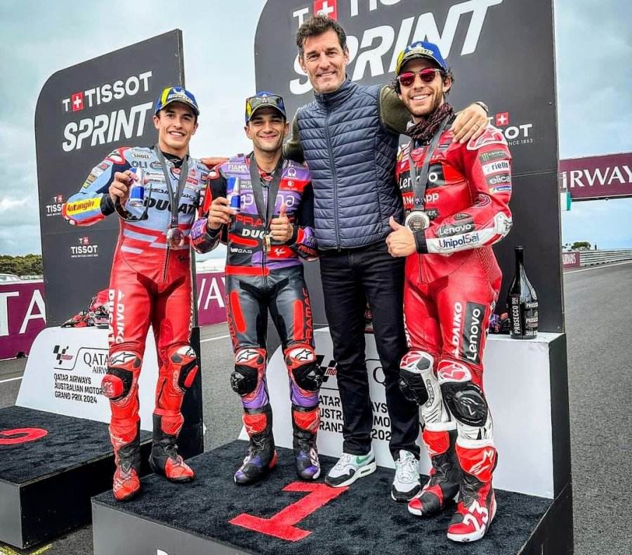 Mark Webber -ex piloto de F1- comparti&oacute; el podio con Marc M&aacute;rquez, Jorge Mart&iacute;n y Enea Bastianini.