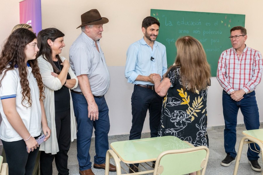 Adem&aacute;s, en el marco del programa Mil Aulas se est&aacute;n construyendo 257 aulas por un monto total de $ 13.756 millones.