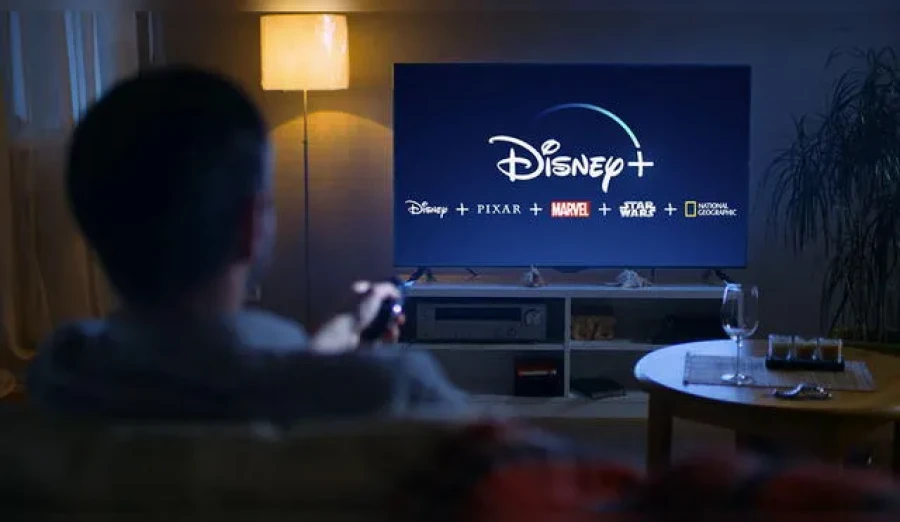 Disney + endurece su pol&iacute;tica y proh&iacute;be compartir cuentas: qu&eacute; cambiar&aacute; y desde cu&aacute;ndo.