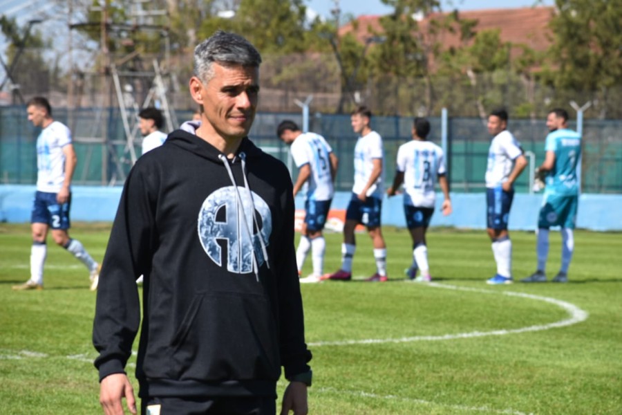 IVÁN JUÁREZ VUELVE A REPETIR EL 11 QUE VIENE DE GANARLE A ALMIRANTE BROWN