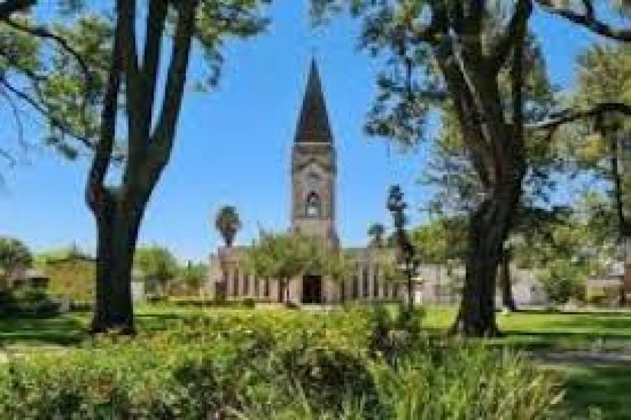 El templo parroquial de la localidad.