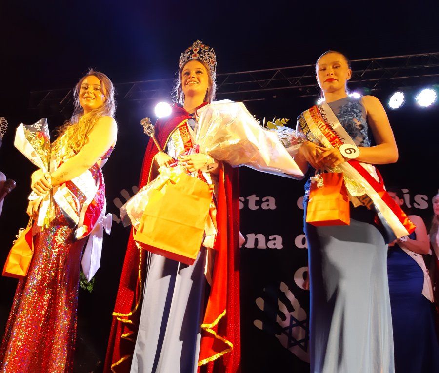 Las bellezas seleccionadas en la Fiesta.