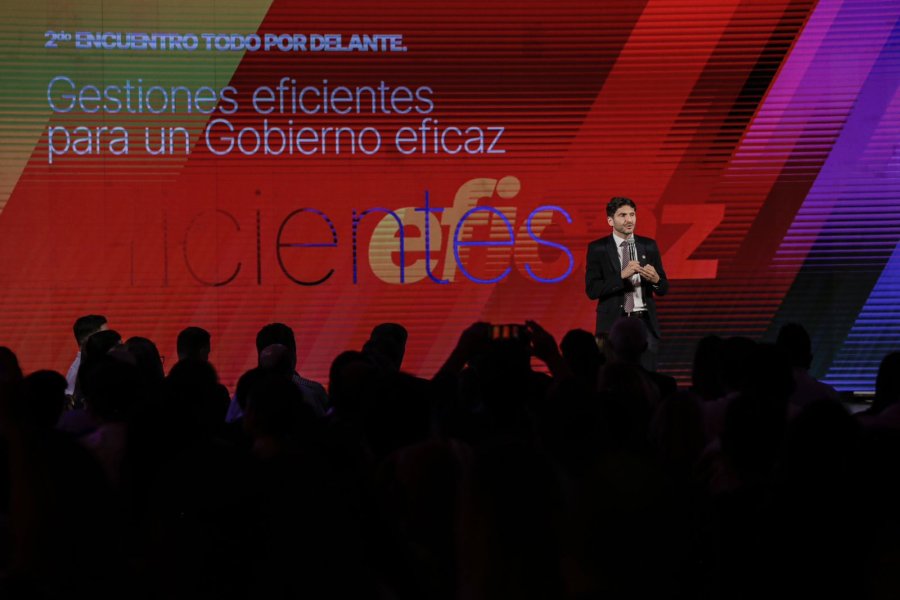 Pullaro al pronunciar su mensaje ante funcionarios de su Gobierno. (SCS)