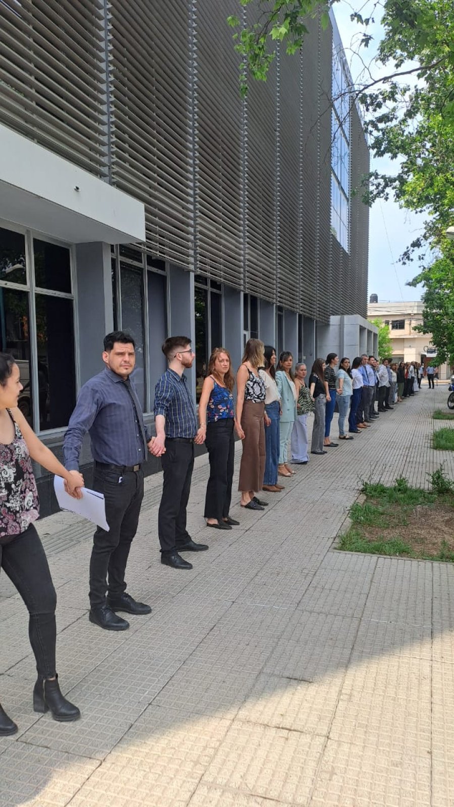 MANIFESTACION. Empleados y funcionarios judiciales se manifestaron en defensa del r&eacute;gimen de ingresos, ascensos y promociones en el edificio de los Tribunales.