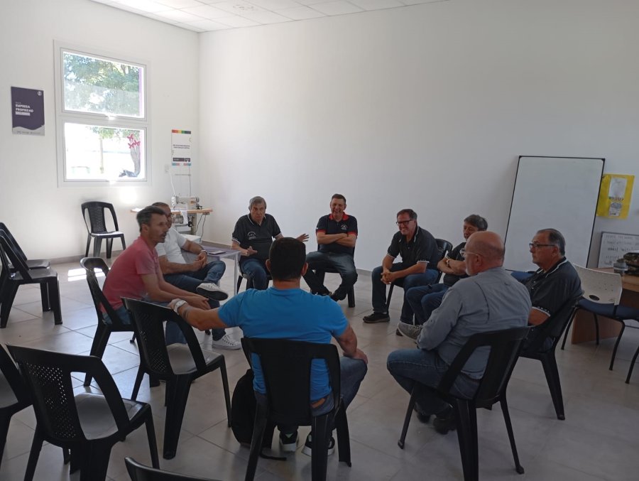 CON LOS BOMBEROS. El encuentro de los titulares de las Comunas y directivos bomberiles.