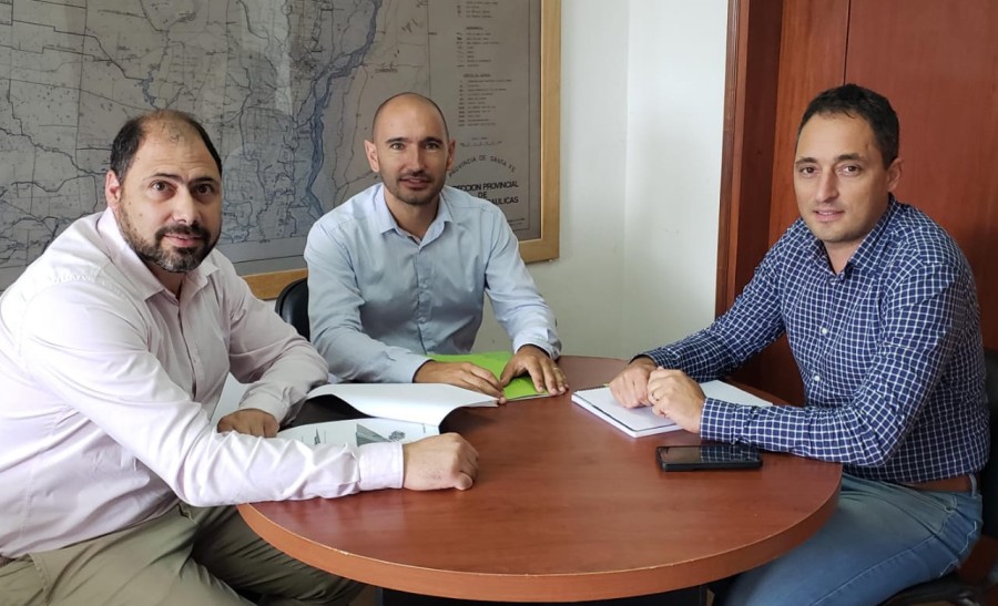 CONVENIO. El encuentro en el que fue firmado el convenio para obras hídricas.