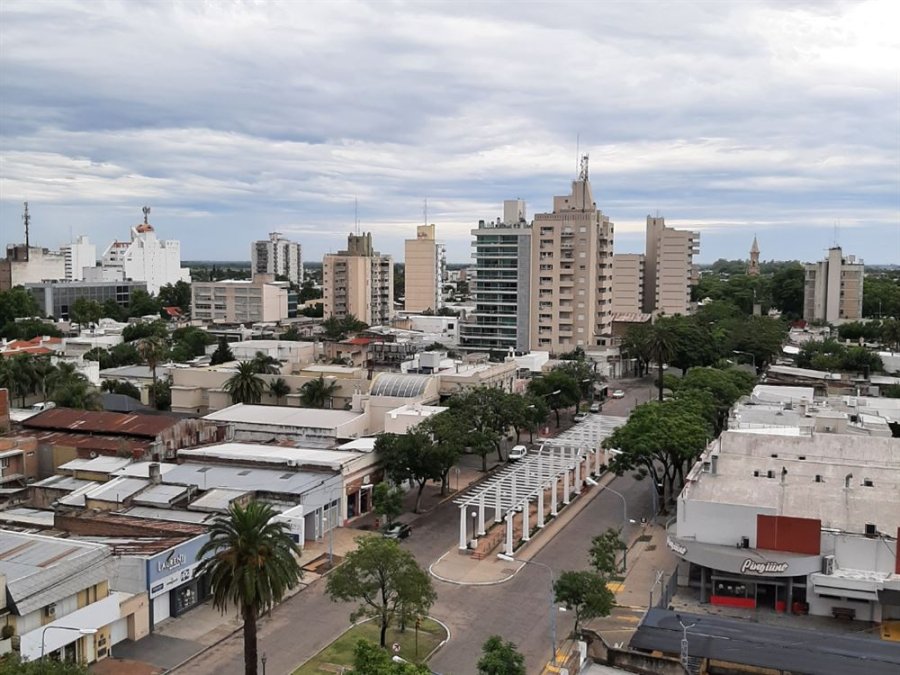 RAFAELA, 143 AÑOS. La ciudad crece con edificios de altura y con polo agroindustrial y comercial, pero también soporta el rigor de la crisis.