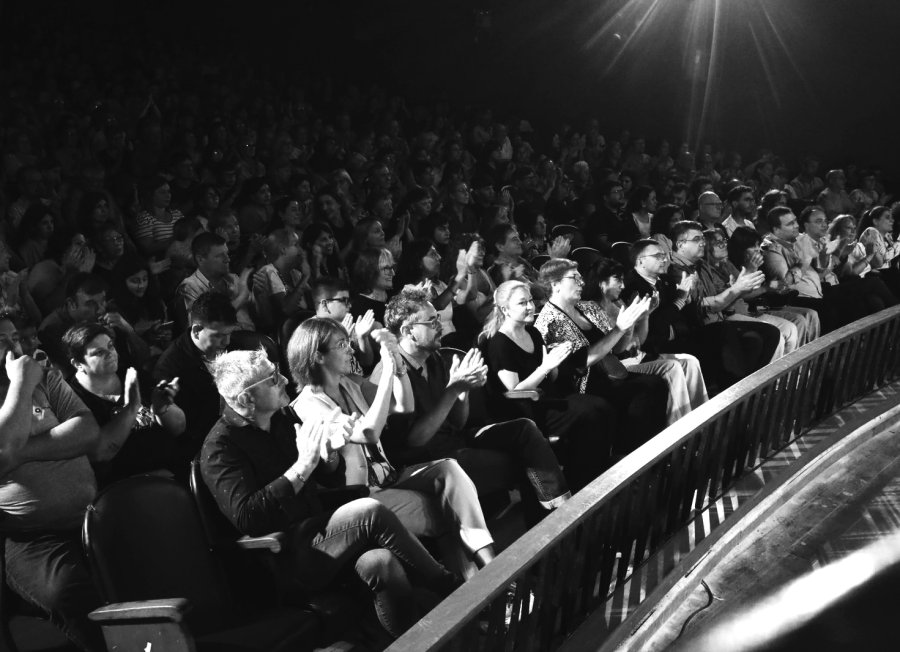 A SALA LLENA. Los rafaelinos acompa&ntilde;aron la propuesta con un excelente marco.