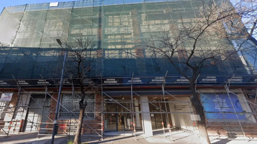 El edificio donde funcion&oacute; el Ministerio de las Mujeres, G&eacute;nero y Diversidades, uno de los inmuebles que ser&aacute; subastado.