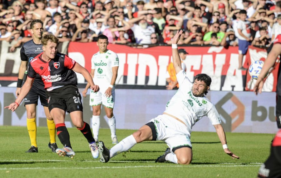 NEWELL'S Y SARMIENTO IGUALARON EN ROSARIO