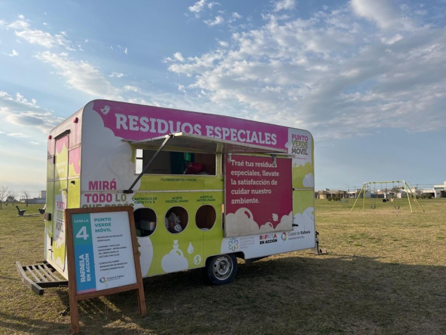 Adem&aacute;s de colaborar en la recepci&oacute;n del material, tambi&eacute;n brindan asesoramiento a quienes se acercan.
