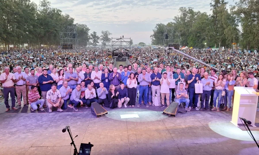 Impactante postal que documenta la exitosa realización.