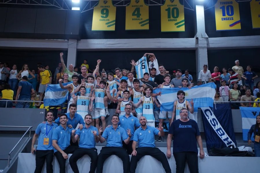 FELICES. Los chicos con sus familiares.