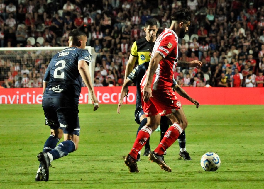 POR LA RECUPERACION. El Tatengue intentará ganar en La Plata.