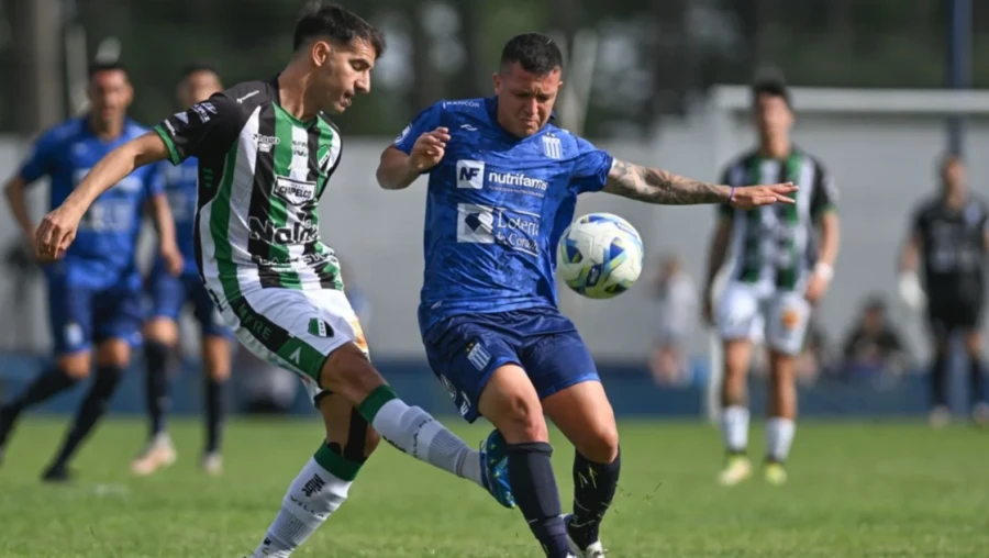 SACO VENTAJA. Argentino de Monte Maíz le ganó a Villa Mitre.