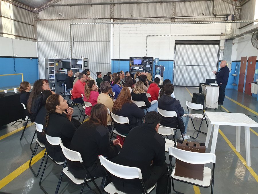 La Diplomatura en Gesti&oacute;n de Seguridad Vial realiz&oacute; su primera encuentro presencial en las instalaciones de VTI Rafaela.