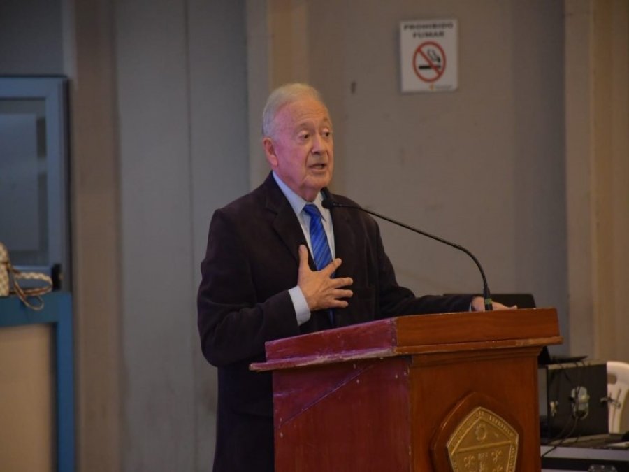 DR. HUGO PIZZI. El infectólogo que disertará hoy.