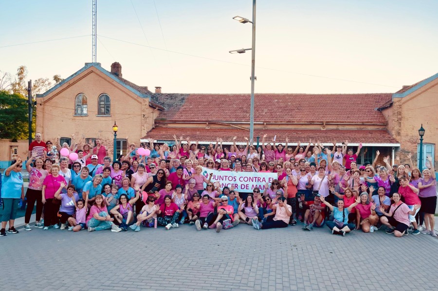 El grupo que participó de la caminata en la Estación del Ferrocarril.
