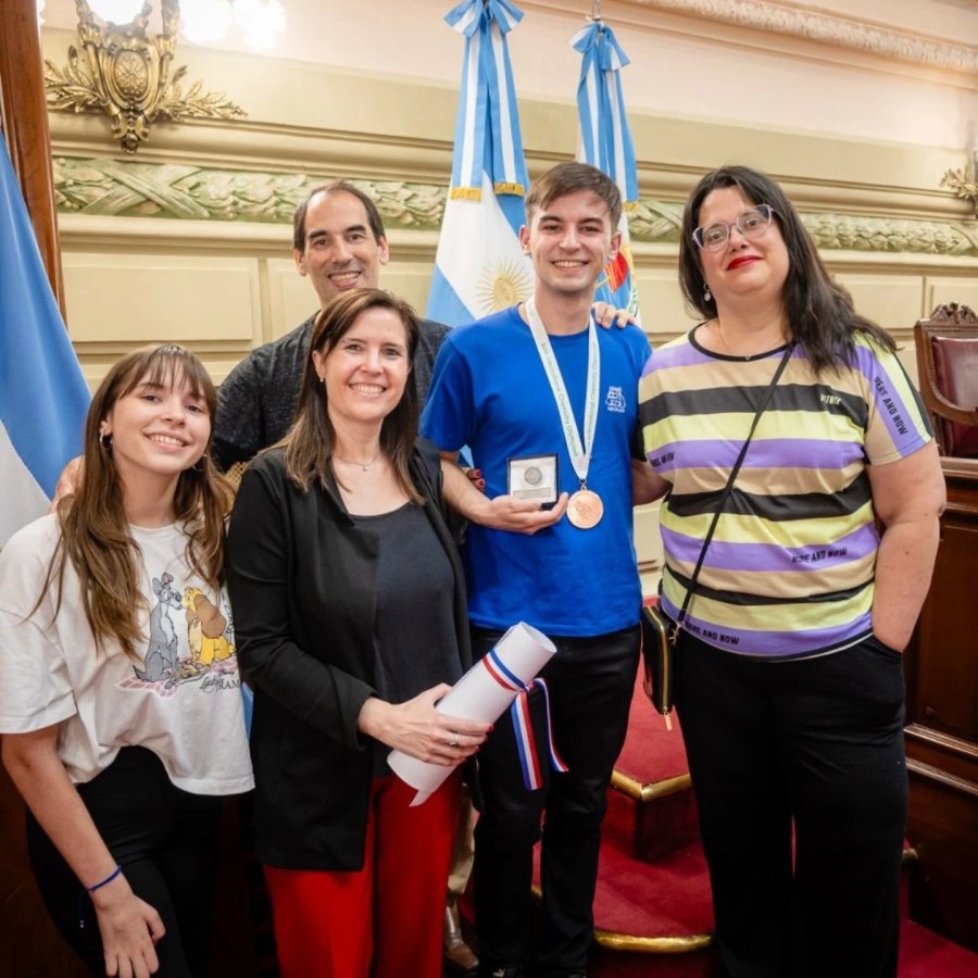 La merecida distinción es celebrada por toda la comunidad.