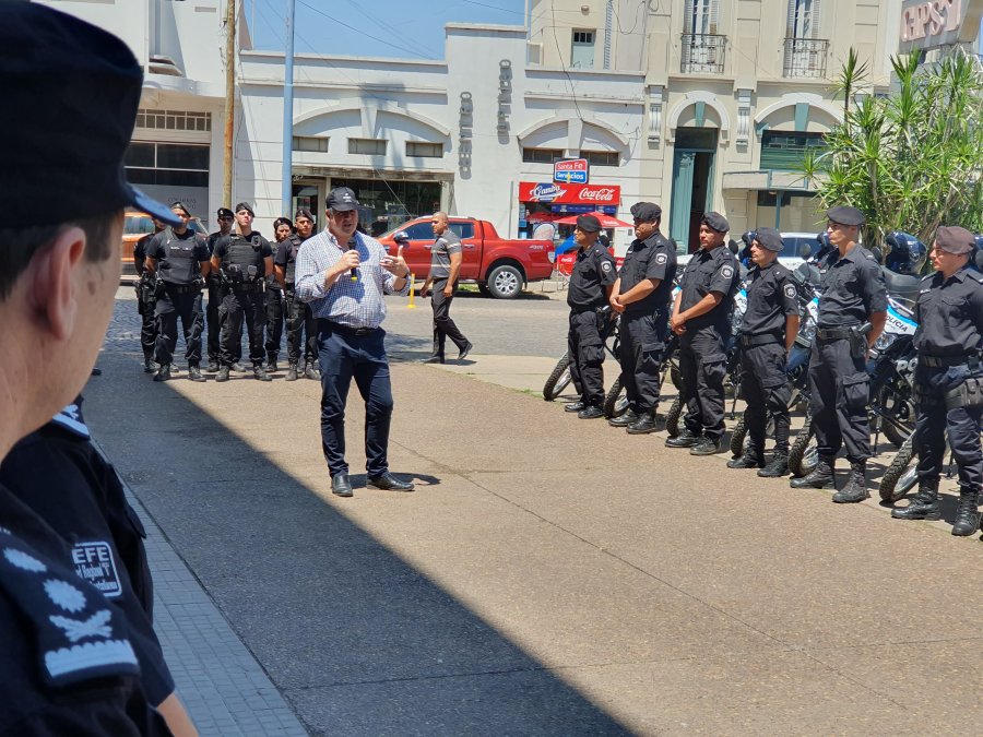 Coccocioni destac&oacute; el proceso de equipamiento de las fuerzas de seguridad de la Provincia.  (FOTO DIEGO CAMUSSO)