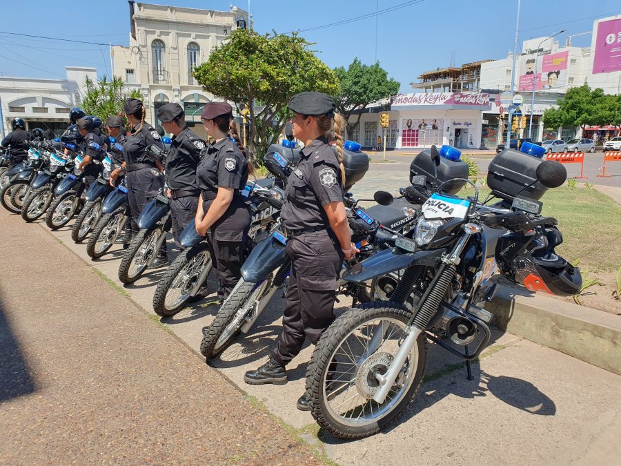 Las motos que la Provincia entreg&oacute; a la Unidad Regional V de Polic&iacute;a. (FOTO DIEGO CAMUSSO)