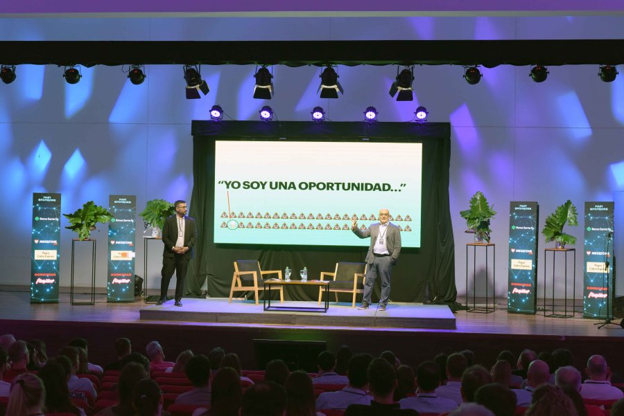 Maximiliano Ivickas Magall&aacute;n y Patricio Cavalli en el Business Summit. (FOTO CCIRR)