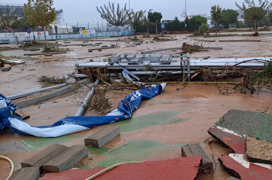 Las inmediaciones del circuito muestras las huellas dejadas por las devastadoras inundaciones.