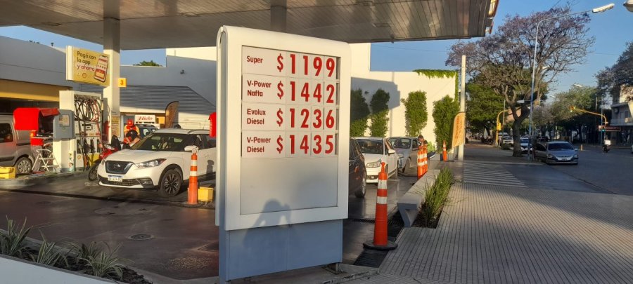 MAS CARAS. Desde inicios del 2024, los combustibles subieron casi un 95%.