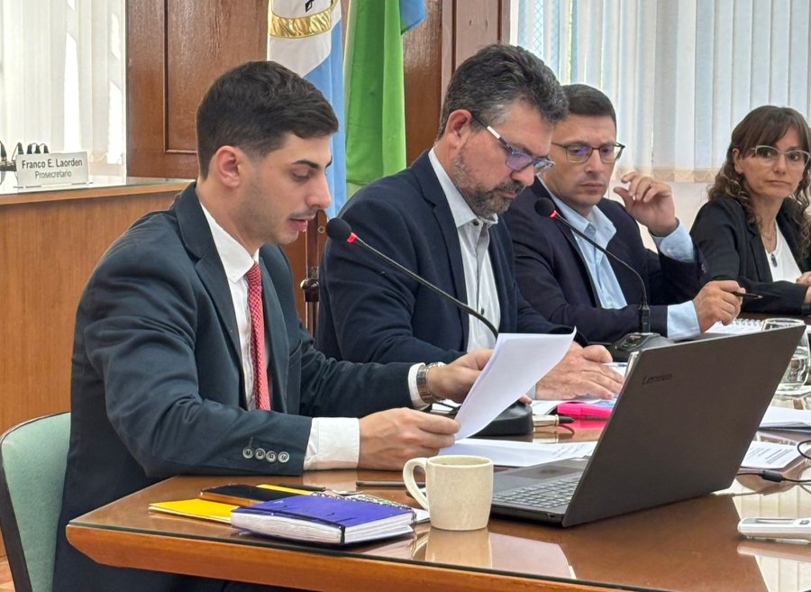La secretaria de Hacienda y Finanzas, Silvina Bravino, se sum&oacute; cuando se abord&oacute; la situaci&oacute;n econ&oacute;mica y financiera del Municipio. (FOTO PRENSA CONCEJO)