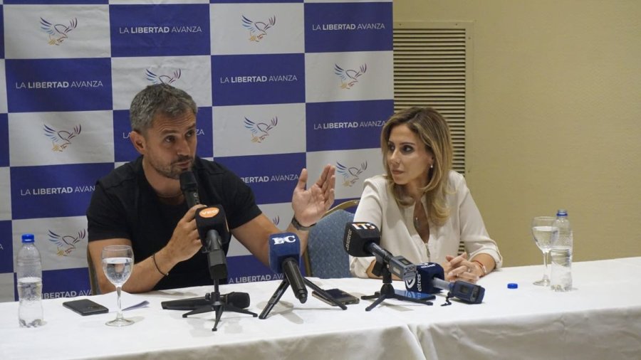AUTORIDADES NACIONALES. Karina Milei y Mart&iacute;n Menem desembarcaron este s&aacute;bado en la ciudad de Santa Fe.