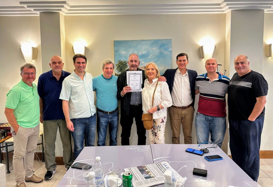 Jos&eacute; Luis Foglia, su esposa Graciela, el diputado Juan Arga&ntilde;araz y allegados.
