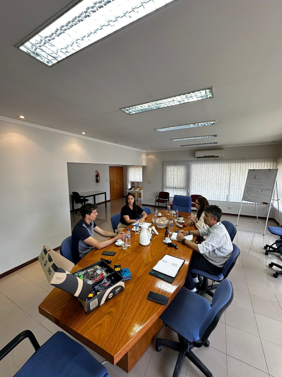 Fue con el fin de trabajar mancomunadamente en proyectos vinculados en rob&oacute;tica y transformaci&oacute;n digital.