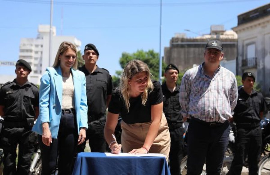 El acto tuvo lugar en la Jefatura de la Unidad Regional V de Policía.
