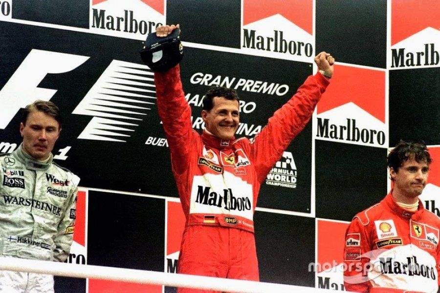 Mikka Hakkinen (2&deg;), Michael Schumacher (1&deg;) y Eddie Irvine (3&deg;), el podio de Argentina en 1998