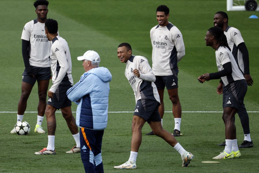 Las estrellas del Madrid confían, el DT Ancelotti evalúa.