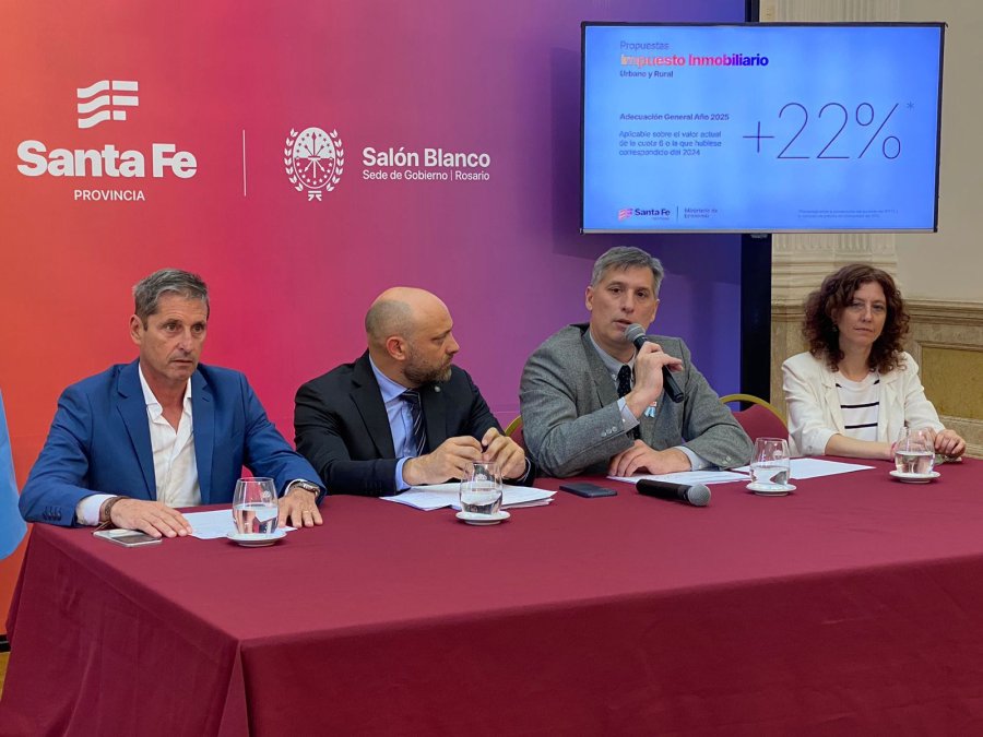 Los ministros Pucchini y Olivares encabezaron la presentaci&oacute;n del proyecto de ley de la Tributaria provincial 2025.