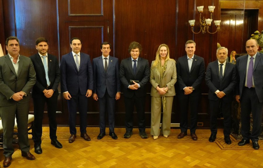 El presidente Milei recibi&oacute; a gobernadores radicales, entre ellos el santafesino Maximiliano Pullaro.