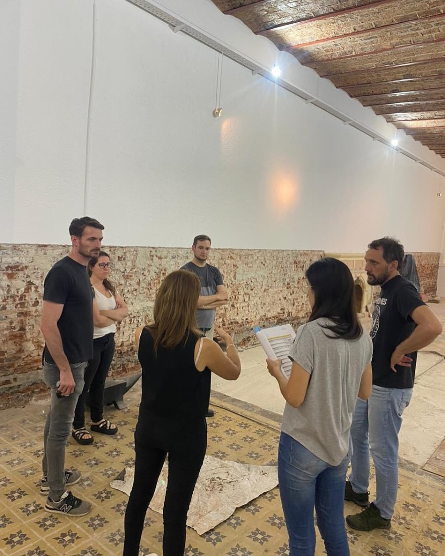 Un momento de la recorrida por la obra.