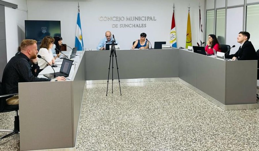 Los ediles en uno de sus encuentros deliberativos.