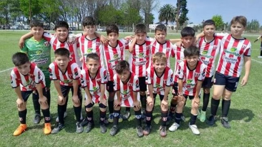 NOVENA DIVISI&Oacute;N. Los chicos de Talleres de Mar&iacute;a Juana celebraron el t&iacute;tulo Absoluto en la zona 2.