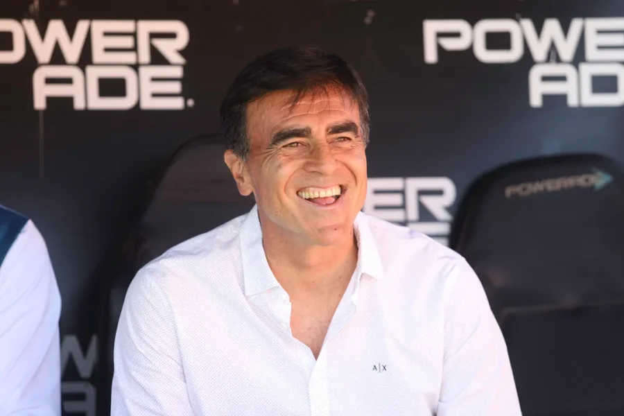 Gustavo Quinteros dirige Vélez desde enero.