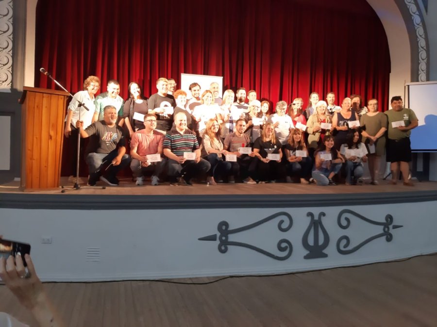 Los participantes en el escenario del Kadima.