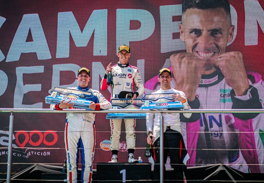 Franco Vivian, el tetracampeón Leonel Pernía y Matías Rossi en el podio de la Carrera 2.