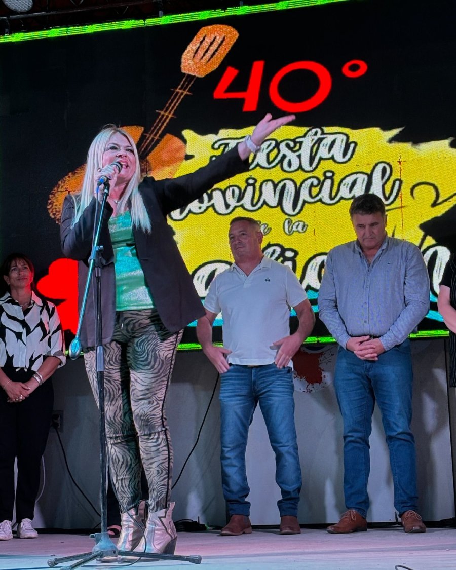 Alejandra Dupouy durante su mensaje.