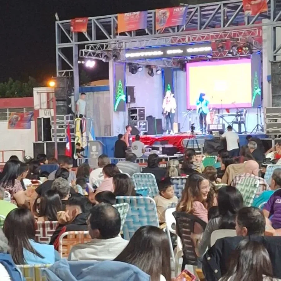 Numeroso público se congregó en el CACU.