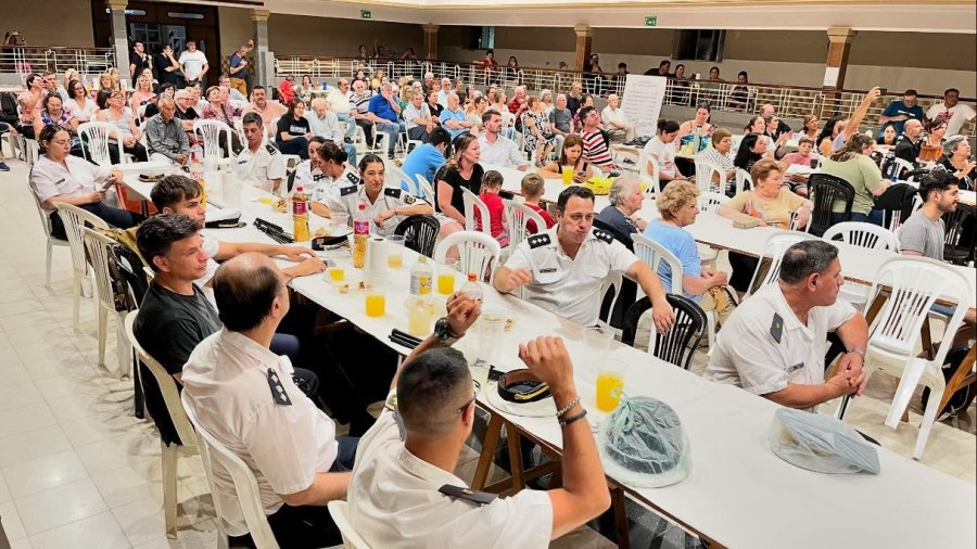 Un salón colmado aplaudió los recitales de cada una de las agrupaciones.