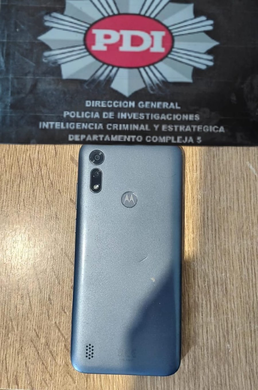 El teléfono celular marca Motorola perdido y hallado un año después.