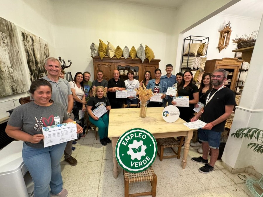 Con gran participaci&oacute;n ciudadana finaliz&oacute; el curso de restauraci&oacute;n y reciclado de muebles.
